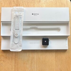 Apple Watch Series 3 Silver with White Sport Band (38mm)